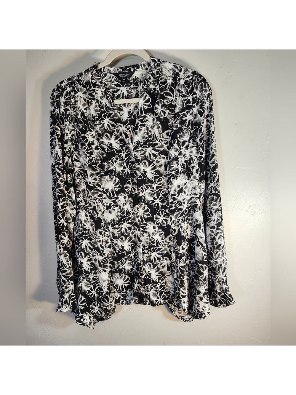 Simply Vera Vera Wang Floral Black and Cream Floral Button Down Blouse Sz M